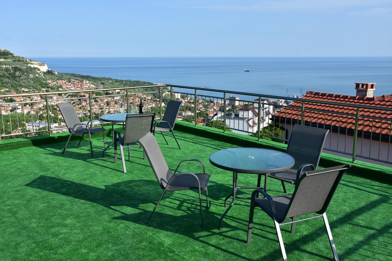 Guest Rooms Sea View Balchik Exterior photo